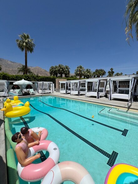 More Photos Of 120 W Vereda Sur, Palm Springs Hotel For Sale