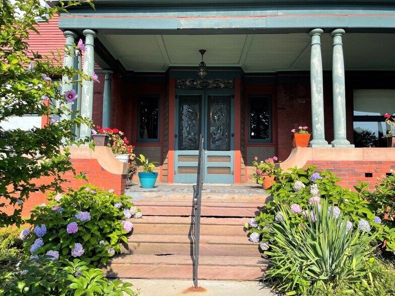 More Photos Of 1435 Market Ave N, Canton Office Residential For Lease