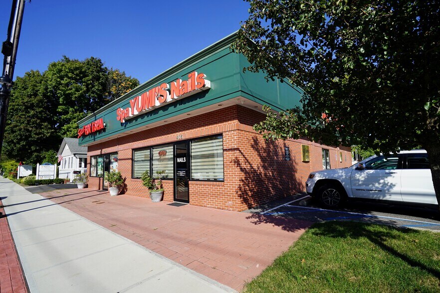 More Photos Of 405-407 Lake Ave, Saint James Freestanding For Sale