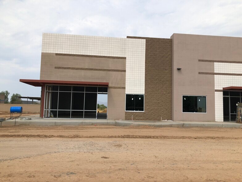 More Photos Of 11304 N Dysart Rd, Surprise Warehouse For Lease