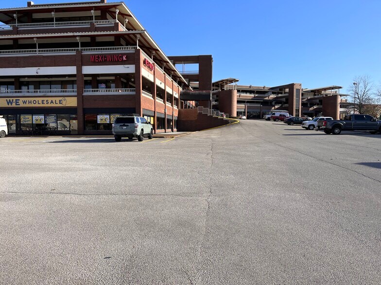 Primary Photo Of 7010 Lee Hwy, Chattanooga Storefront Retail Office For Sale