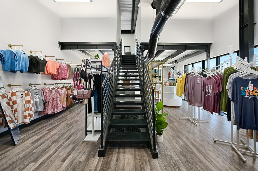 More Photos Of 901 N Vista Ridge Blvd, Cedar Park General Retail For Sale