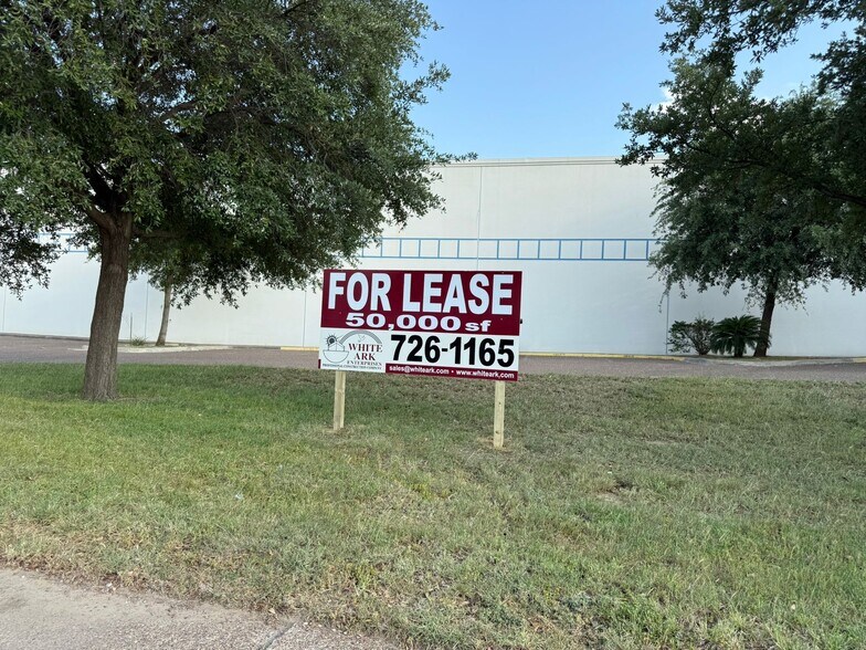 More Photos Of 801 Hallmark Dr, Laredo Warehouse For Lease