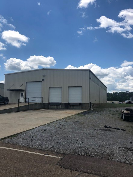 More Photos Of 307 Walker Cir, Richland Warehouse For Lease