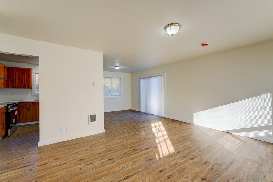 More Photos Of 1049 SE Walnut St, Hillsboro Apartments For Sale