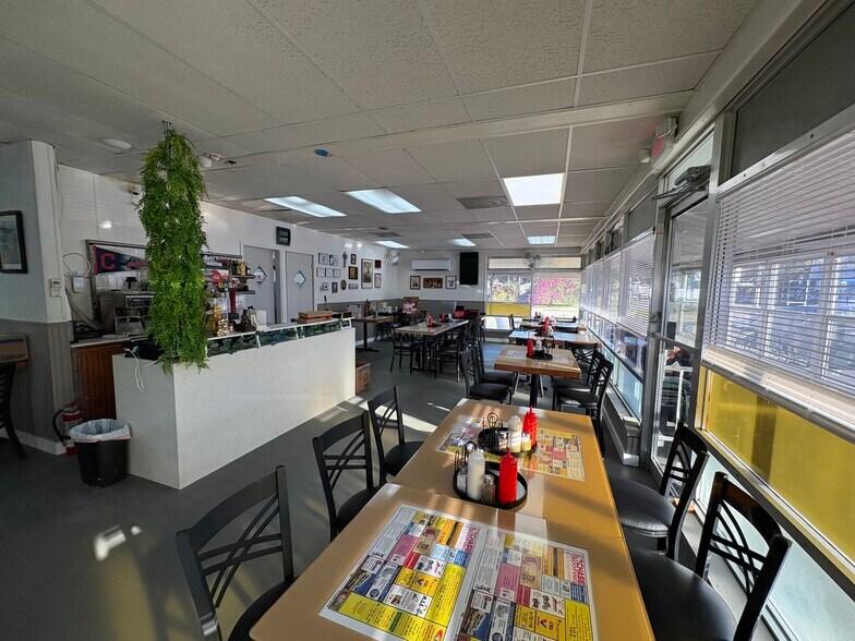 More Photos Of 4447 Gall Blvd, Zephyrhills Restaurant For Sale