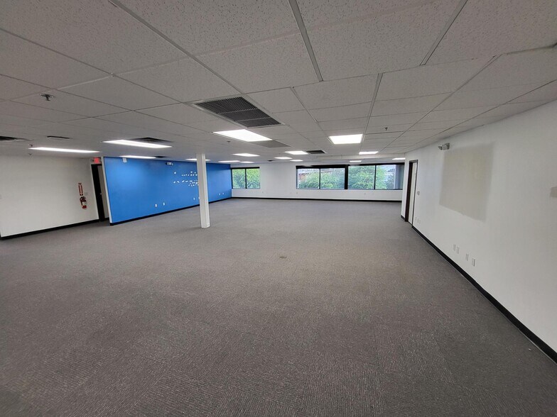 More Photos Of 3326 Ponderosa Way, Las Vegas Warehouse For Lease