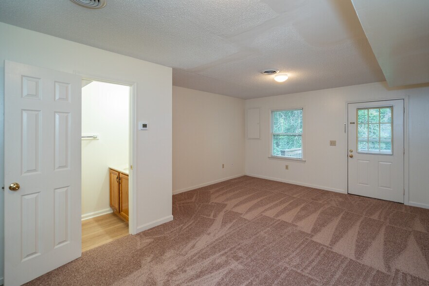 More Photos Of 210 Smith St, South Hill Apartments For Sale