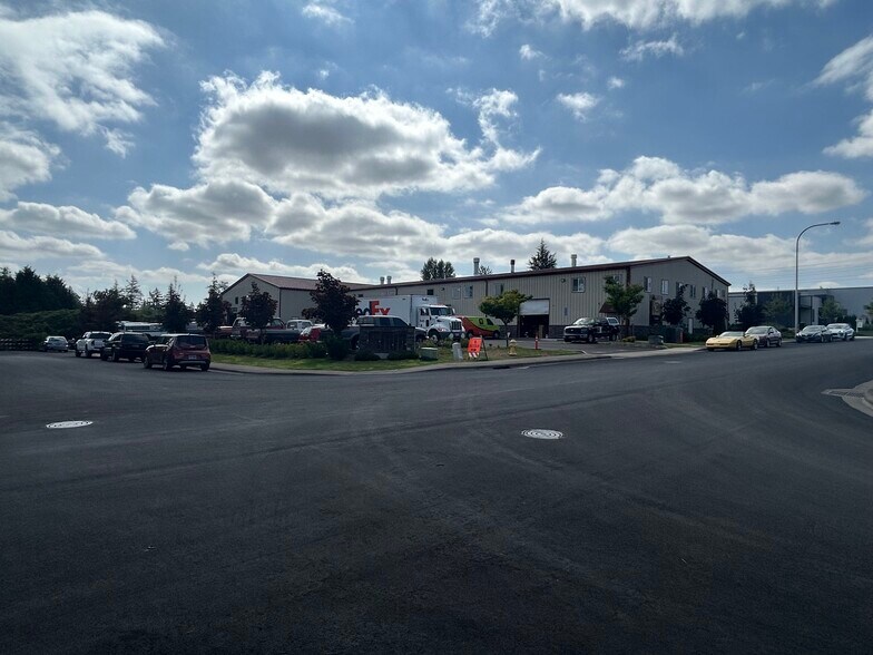 More Photos Of 15114 SW Arrow St, Sherwood Manufacturing For Sale