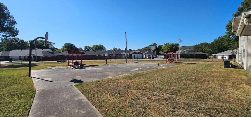 More Photos Of 401 N Cumberland Ave, Russellville Apartments For Sale