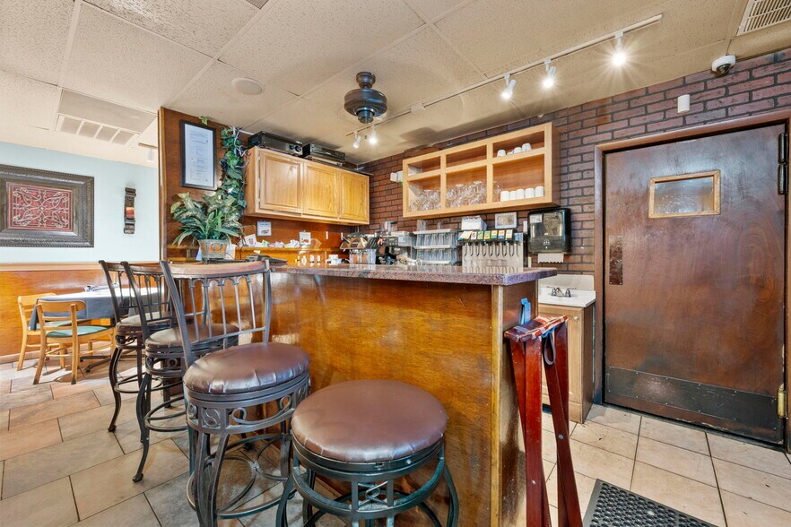 More Photos Of 7390 Shoal Line Blvd, Weeki Wachee Specialty For Sale