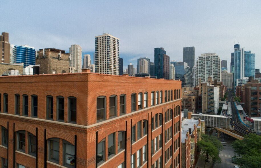 More Photos Of 213 W institute Pl, Chicago Loft Creative Space For Lease