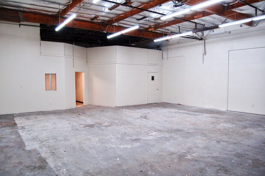 More Photos Of 554 Martin Ave, Rohnert Park Warehouse For Lease