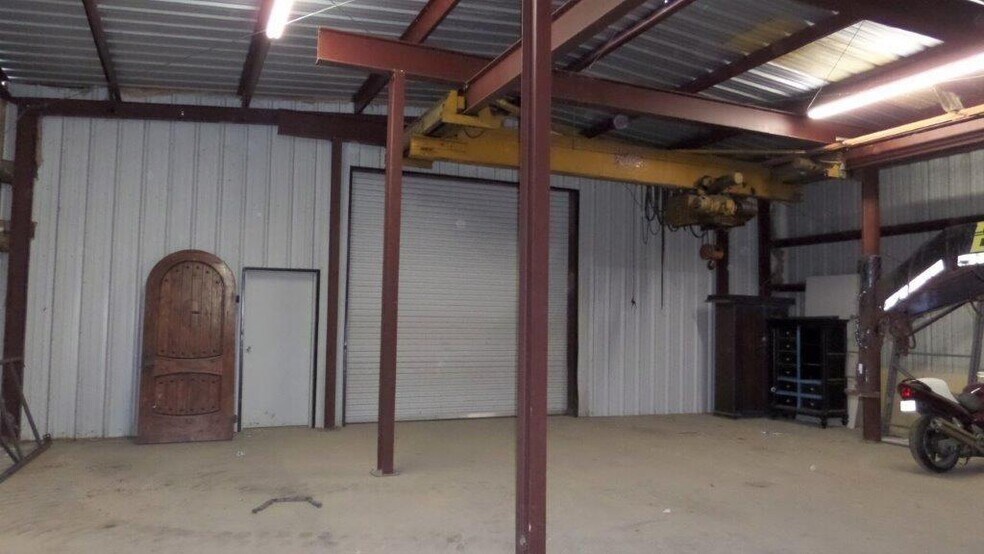 More Photos Of 6339B E Opelousas St, Lake Charles Distribution For Lease