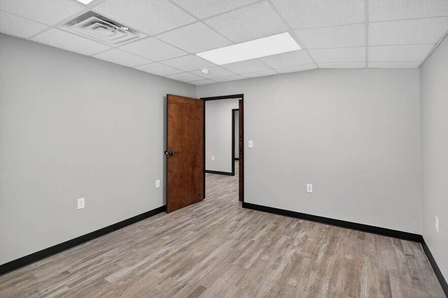 More Photos Of 16751 W Basin St, Odessa Warehouse For Lease