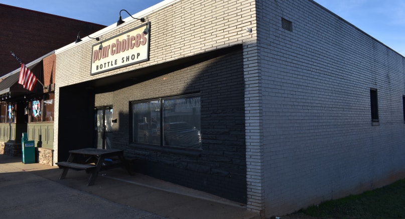 Primary Photo Of 208 N College Ave, Newton Bar For Sale