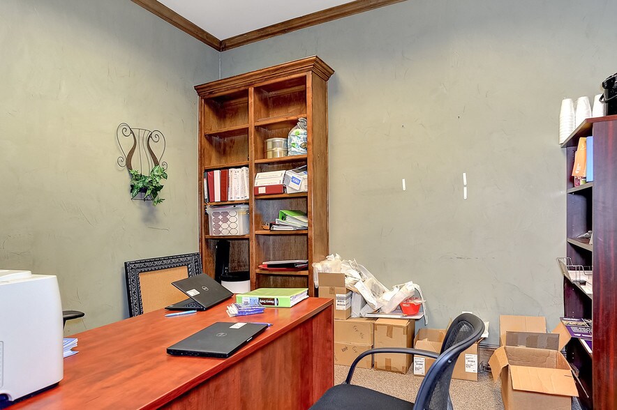 More Photos Of 2913 Overland Trl, Sherman Medical For Lease