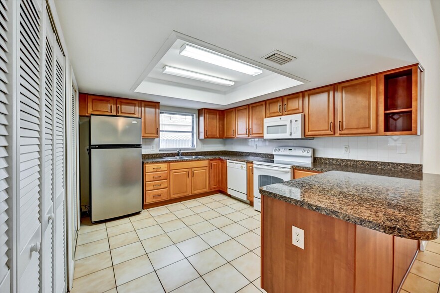 More Photos Of 4707 SW 8th Pl, Cape Coral Apartments For Sale