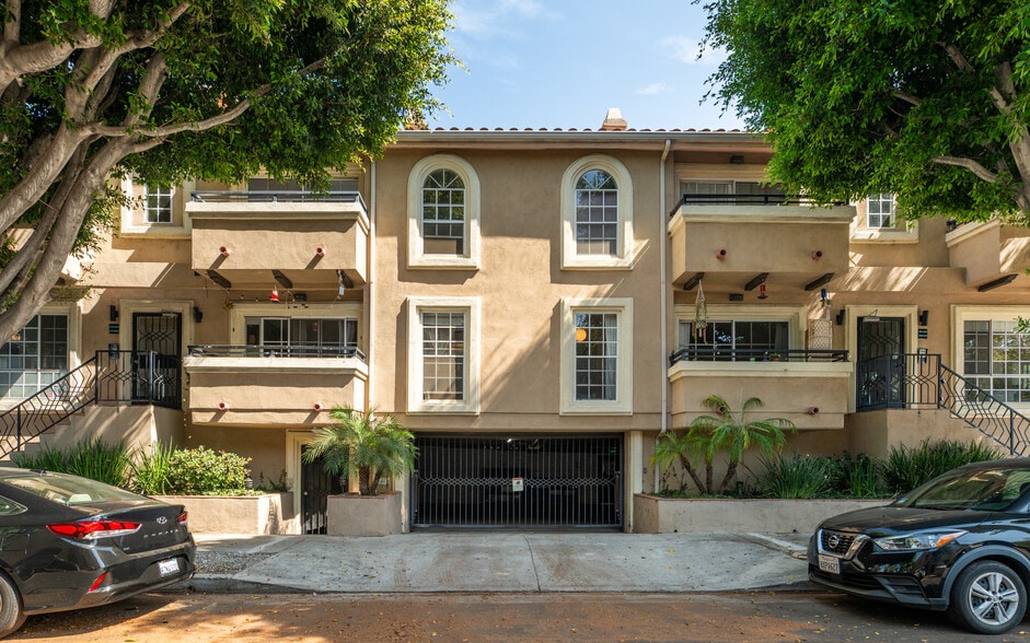 More Photos Of 1001 N Croft Ave, Los Angeles Apartments For Sale