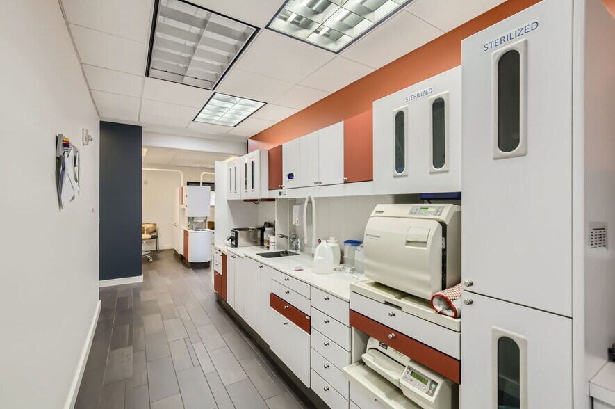 More Photos Of 1818 W Mountain View Ave, Longmont Office For Sale