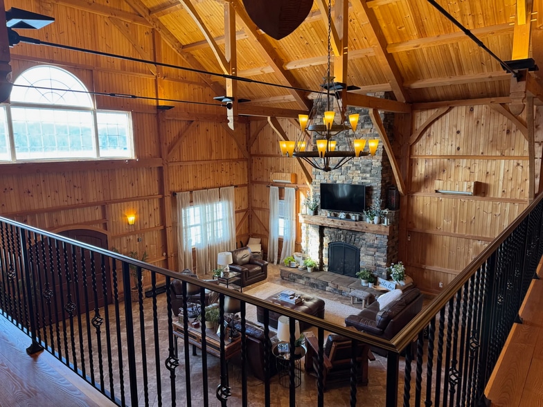More Photos Of 115 Hilltop Dr, Phoenix Sports And Entertainment For Sale
