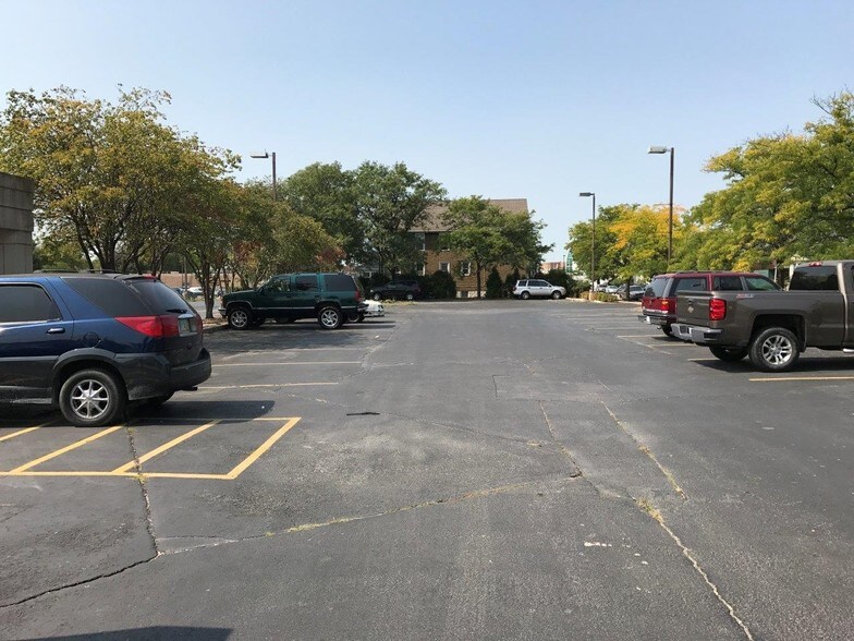 More Photos Of 7600 W 63rd St, Summit General Retail For Sale