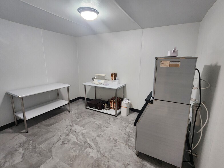 More Photos Of 9909 E 46th Pl, Tulsa Warehouse For Sale