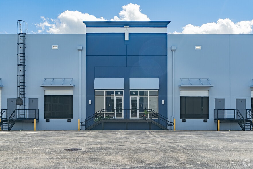 More Photos Of 14924 Corporate Rd S, Jupiter Manufacturing For Lease