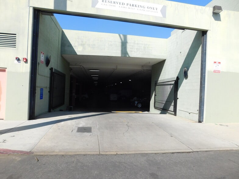 More Photos Of 3490 S Broadway, Los Angeles Warehouse For Lease