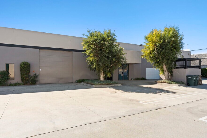 More Photos Of 3673 N Industry Ave, Lakewood Light Distribution For Lease