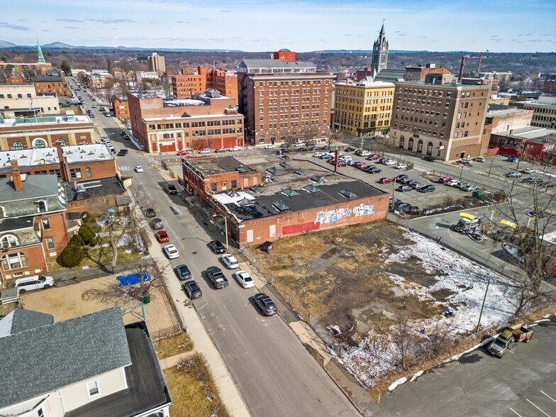More Photos Of 158 Chestnut St, Holyoke Service Station For Lease