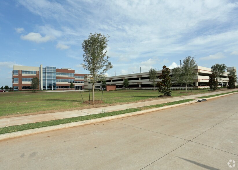More Photos Of 13905 University Blvd, Sugar Land Medical For Sale