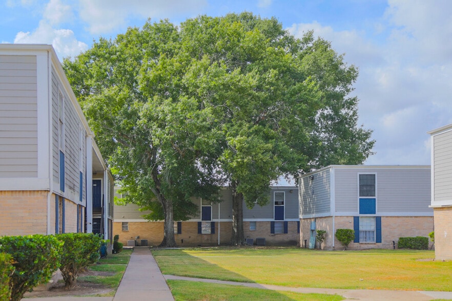 More Photos Of 8600 Theta St, Houston Apartments For Sale