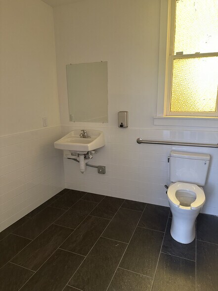 More Photos Of 301-315 Valencia St, San Francisco Storefront Retail Office For Lease