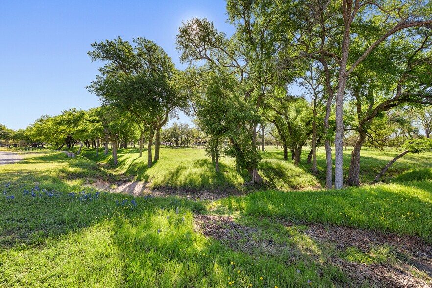 More Photos Of 13744 Us Highway 281 N, Round Mountain Flex For Sale