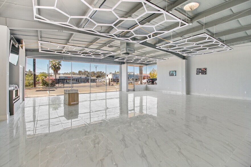 More Photos Of 4554 Auburn Blvd, Sacramento Auto Dealership For Sale