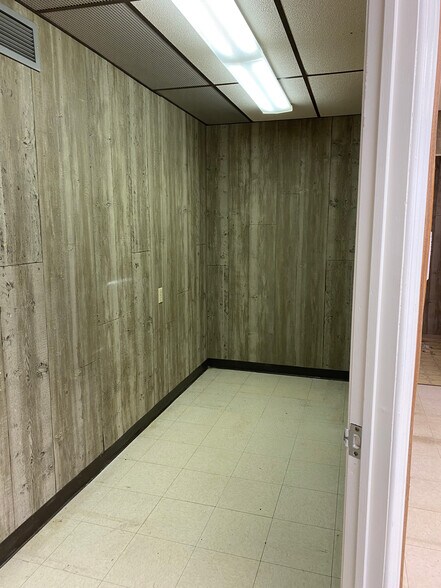 More Photos Of 3909 Witmer Rd, Niagara Falls Freestanding For Lease