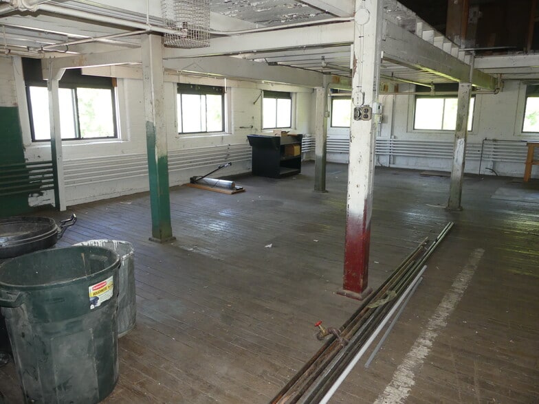 More Photos Of 15 N Washington St, Plainville Manufacturing For Lease