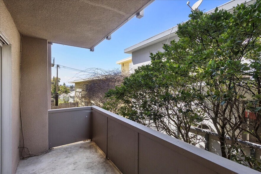 More Photos Of 561 Oakland Ave, Oakland Apartments For Sale