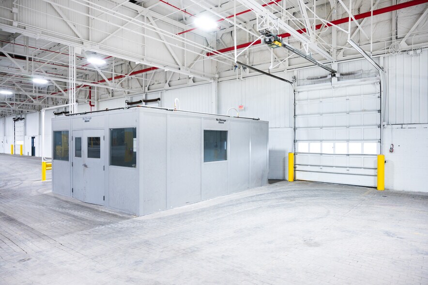 More Photos Of 3300 N 124th St, Milwaukee Manufacturing For Sale