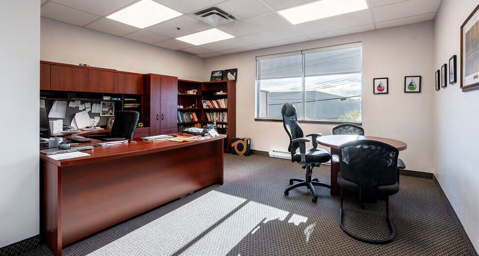 More Photos Of 88 Av Leacock, Pointe-claire Manufacturing For Sale