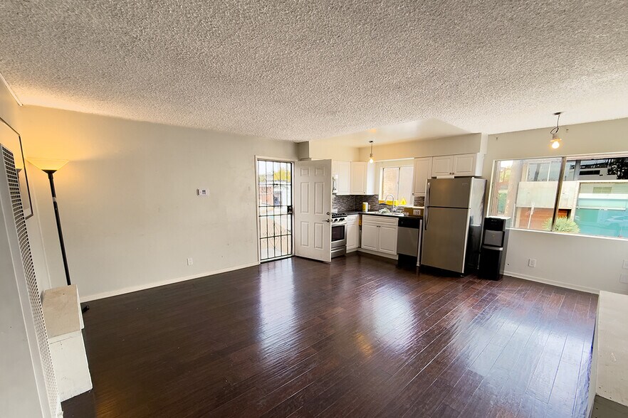 More Photos Of 1302-1306 Abbot Kinney Blvd, Venice Storefront Retail Residential For Lease