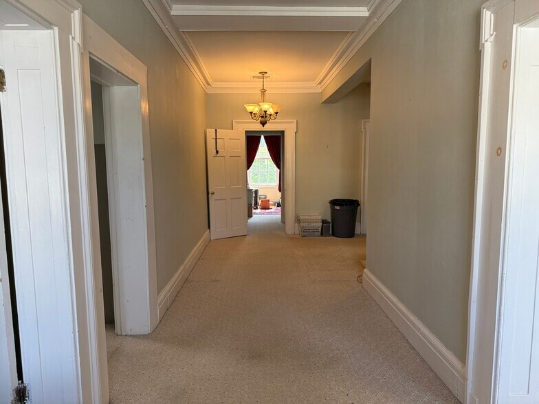 More Photos Of 27 Main St, Kingston Bank For Sale