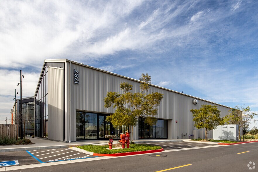 More Photos Of 1730 Flight Way, Tustin Unknown For Lease