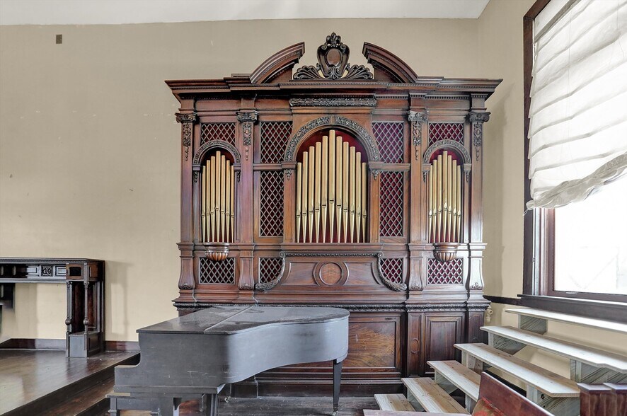 More Photos Of 111 S Walnut St, Edinburgh Theater Concert Hall For Sale