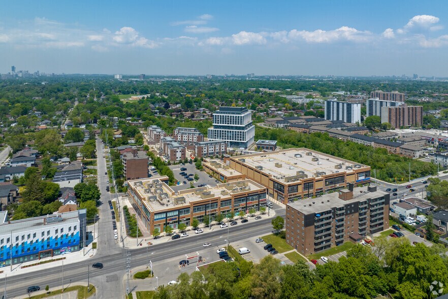 More Photos Of 507 Lakeshore Rd E, Mississauga General Retail For Lease
