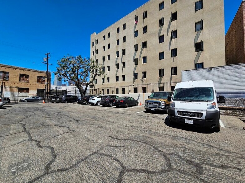 More Photos Of 718 Gladys Ave, Los Angeles Warehouse For Lease