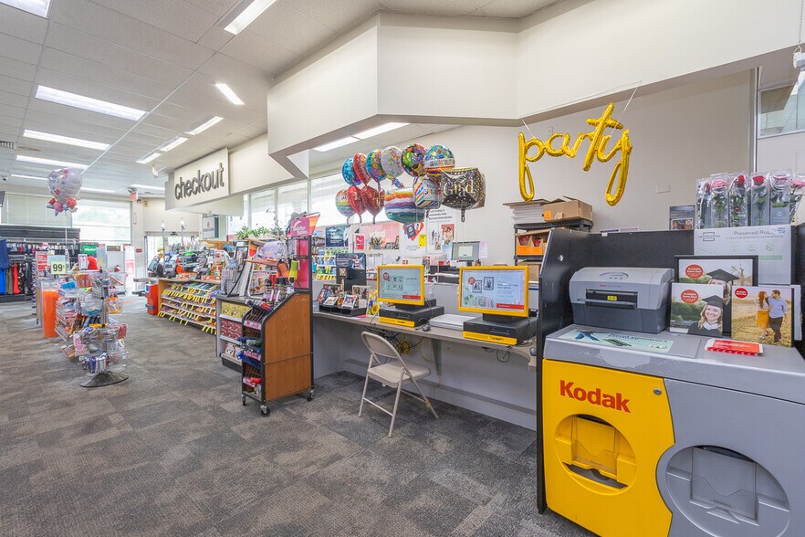 More Photos Of 2814 N Main St, Anderson General Retail For Sale