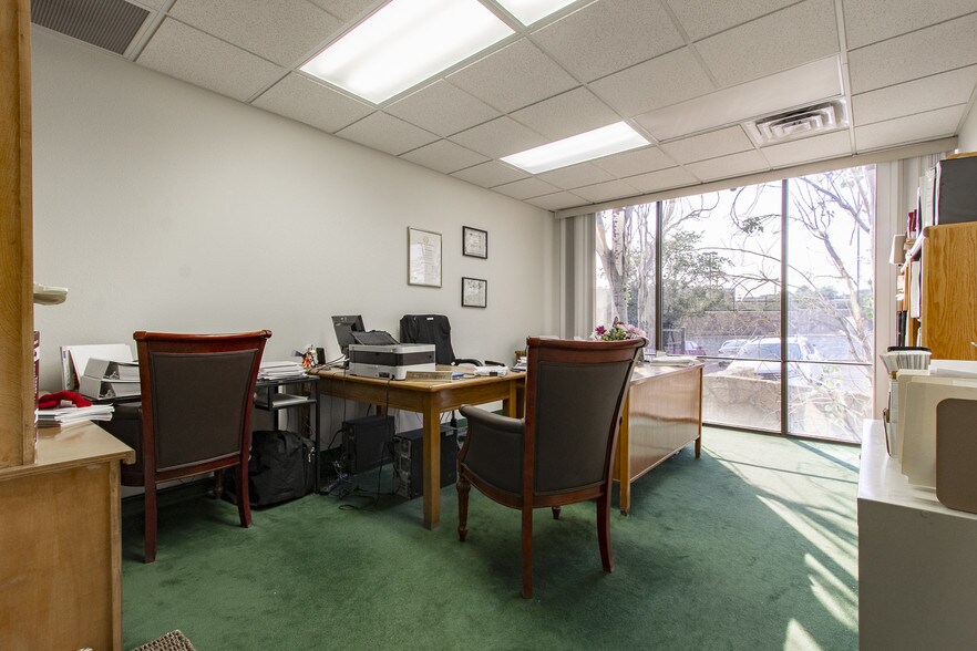 More Photos Of 4171 N Mesa St, El Paso Office For Sale