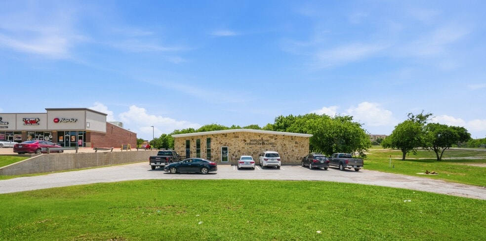 More Photos Of 840 E Main St, Midlothian Veterinarian Kennel For Sale